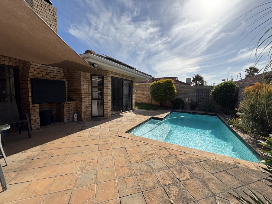 To Let 3 Bedroom Property for Rent in Summerstrand Eastern Cape